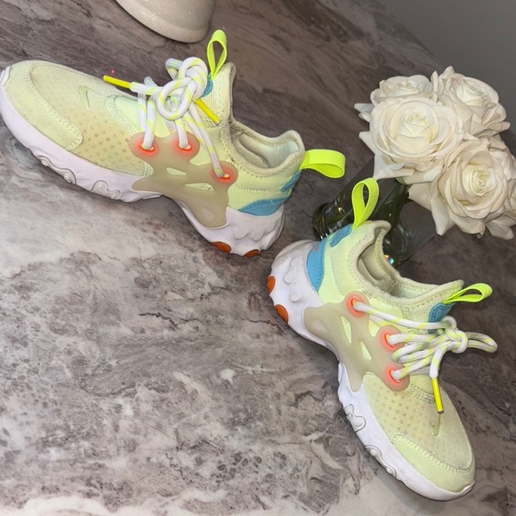 Nike Yellow and Blue React Sneakers Dynamic Design - Picture 3 of 11